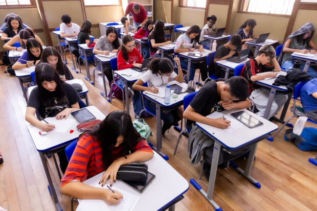 Estudantes do 9º ano do Fundamental e 3ª série do Médio participam de segundo simulado do Saeb
