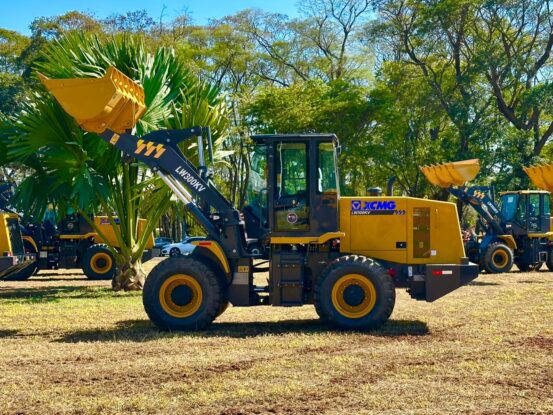 Capão Bonito recebe pá-carregadeira para ampliar ações de recuperação e revitalização de estradas rurais