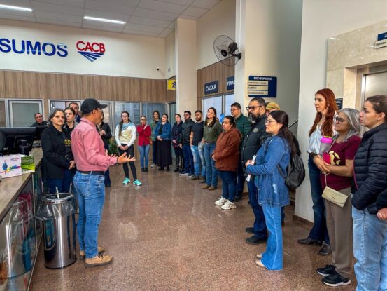 Encerramento do Programa “De Olho no Material Escolar” reúne professores em experiência de campo