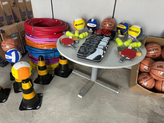 Secretaria Municipal de Educação reforça acervo esportivo das escolas com novos materiais 