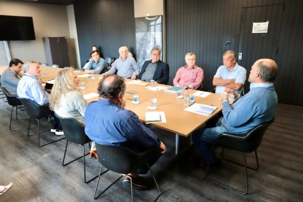 Reunião na Secretaria de Agricultura discute novas parcerias e fortalecimento da educação com foco no agro 