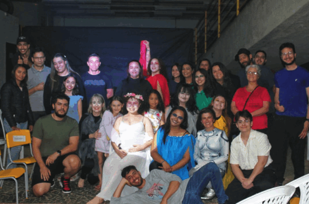 Peça “Apothéōsis” emociona público na 16ª Mostra do Curso de Teatro da Associação Comunitária Flor do Panema