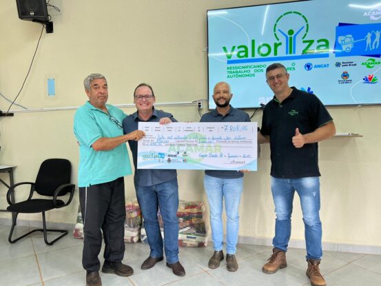 Programa Valoriza fortalece apoio aos catadores em reunião mensal na ACAMAR