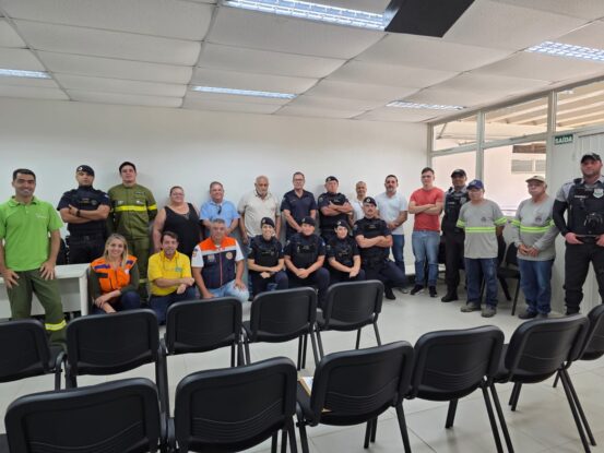 Capacitação sobre riscos de choque elétrico reforça segurança das equipes municipais