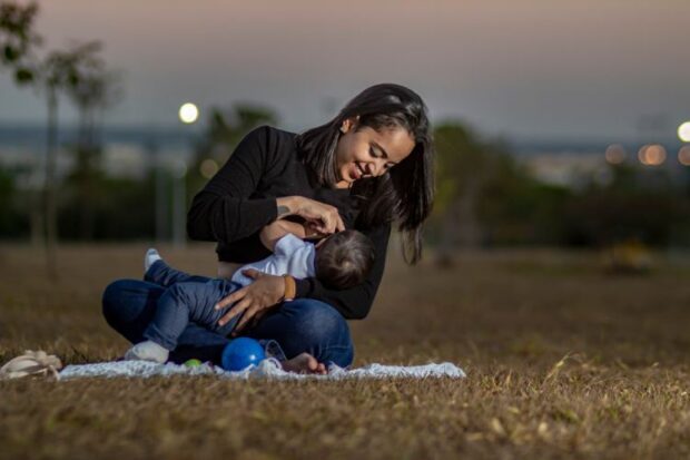Governo de SP sanciona lei que garante direito à amamentação em creches