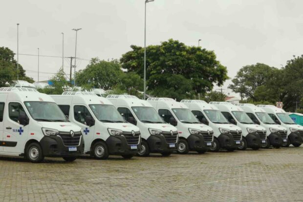 Capão Bonito recebe novo veículo para transporte de pacientes em entrega realizada pelo Governo do Estado em Itu