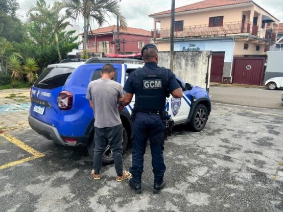 Homem é preso pela GCM após furtar bateria automotiva em residência no Vale Verde