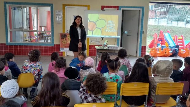 UBSF Jardim Alvorada promove ação do Maio Laranja na escola Alice Dias