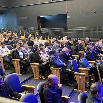 O-Teatro-Sylvio-Machado-em-Itarare-recebeu-a-reuniao-da-Frente-Parlamentar-pela-duplicacao-da-SP-258-2
