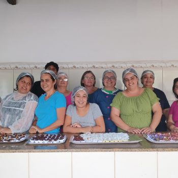 Turma-de-Capao-Bonito-em-capacitacaod-e-doces-finos